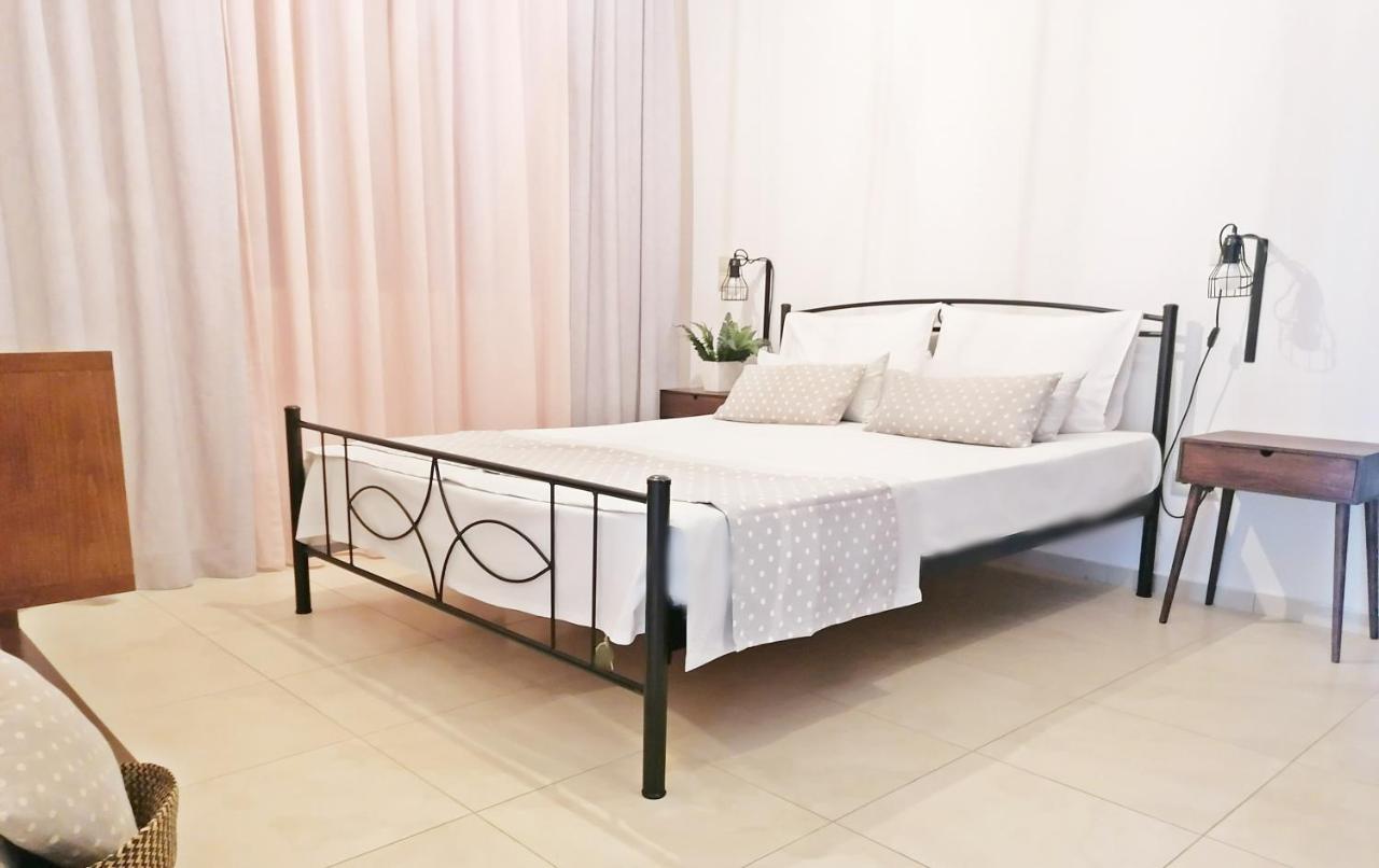 Stavi'S Guesthouse Míloi Екстериор снимка