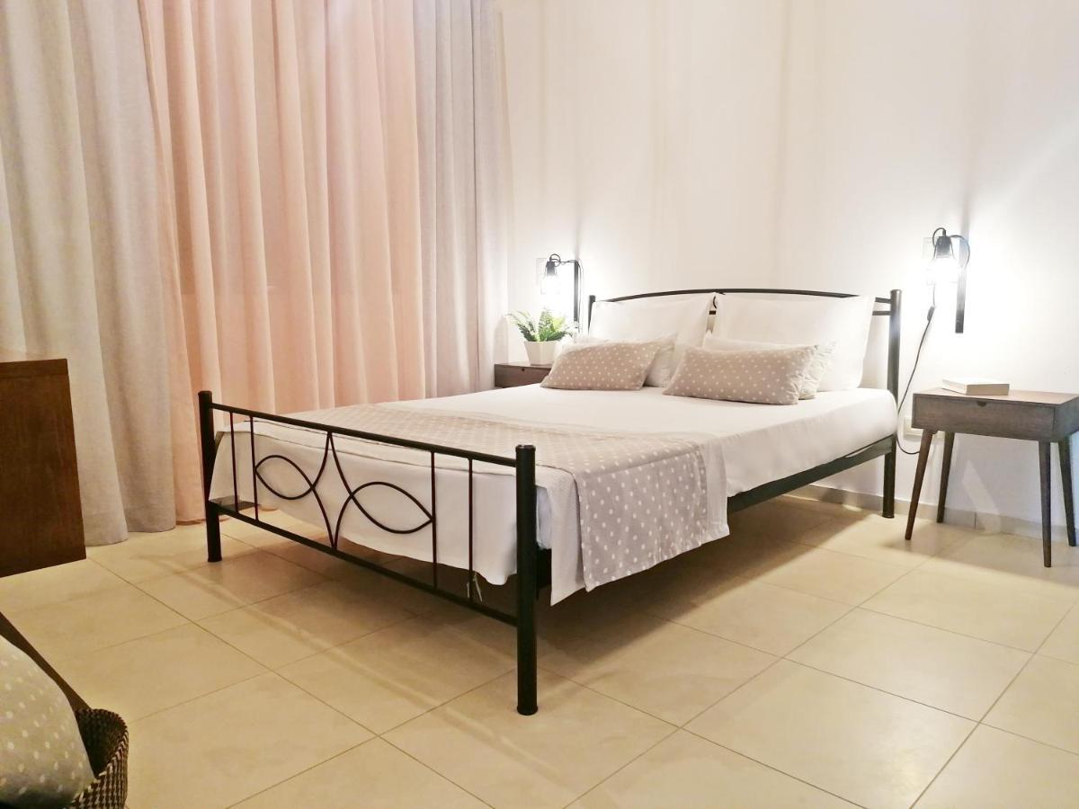 Stavi'S Guesthouse Míloi Екстериор снимка