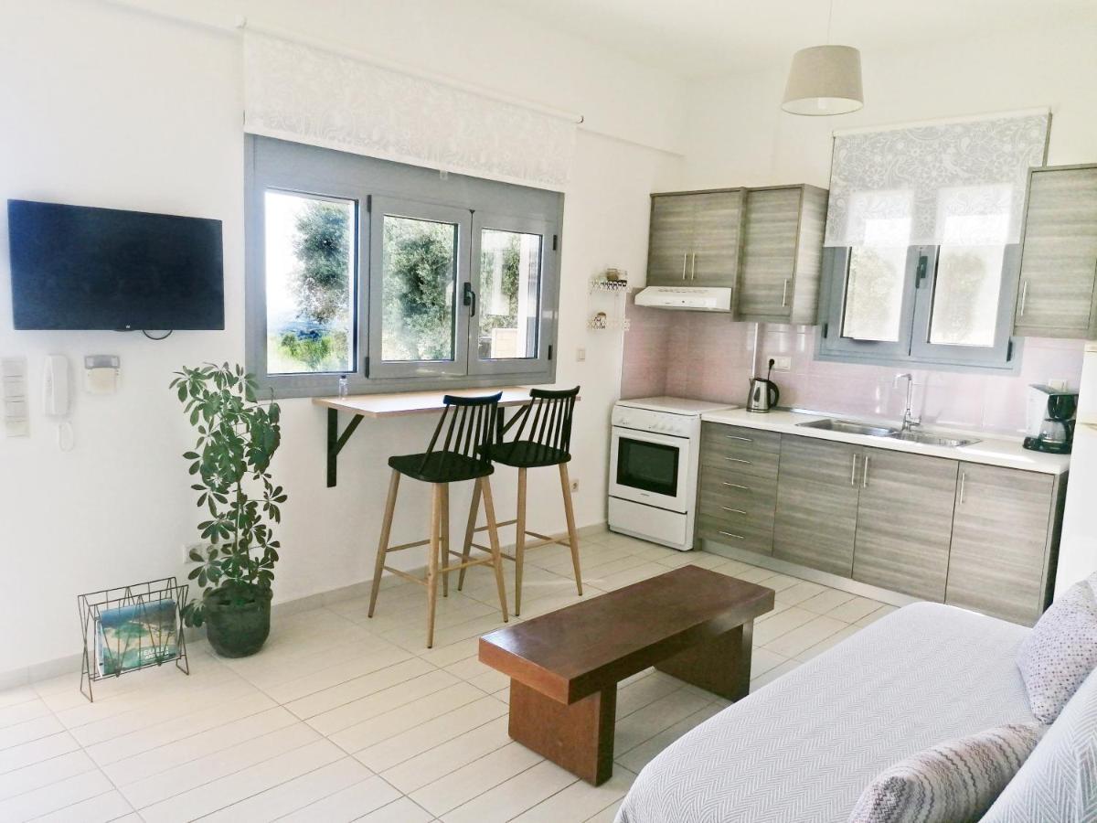 Stavi'S Guesthouse Míloi Екстериор снимка